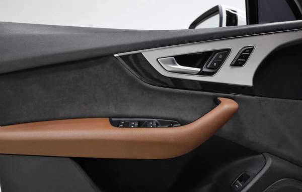 GCC | Audi Q7 | 7 Seater | 2,400 Monthly | Free Insurance and Registration