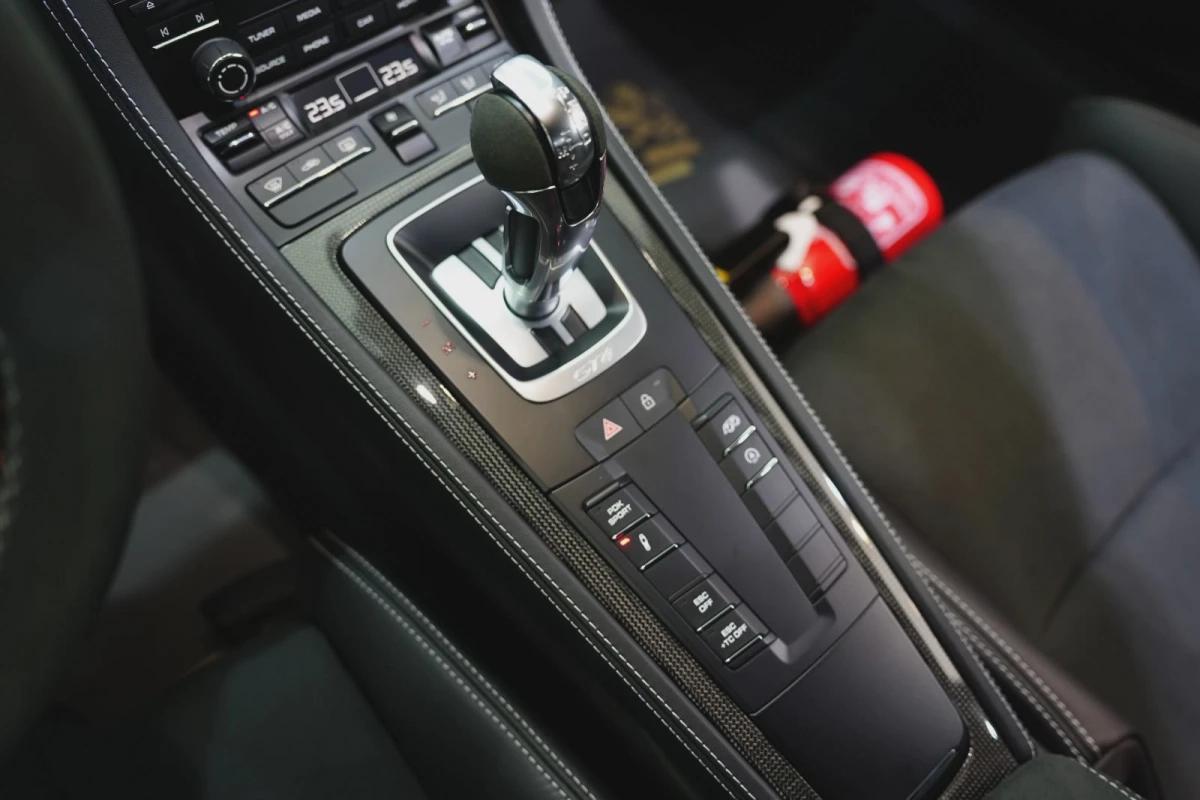 Porsche Cayman GT4-6-6