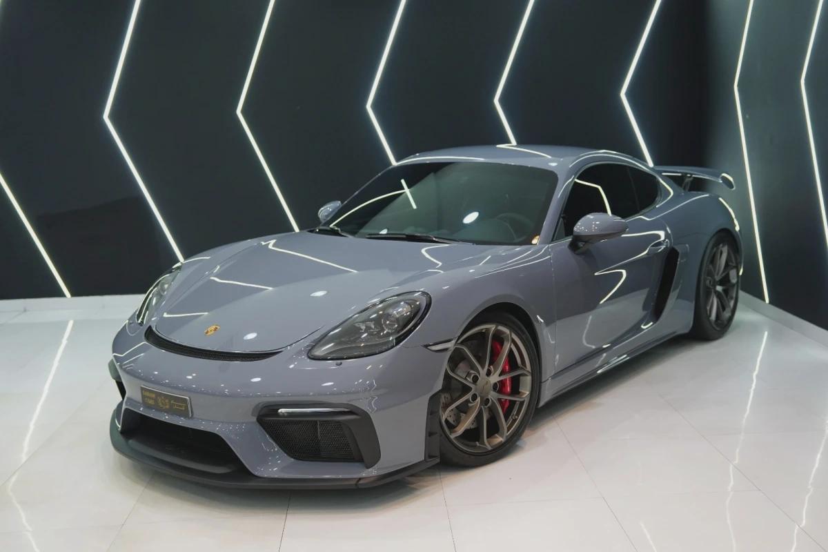 Porsche Cayman GT4-0-0