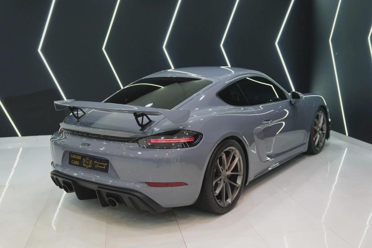 Porsche Cayman GT4-2-2
