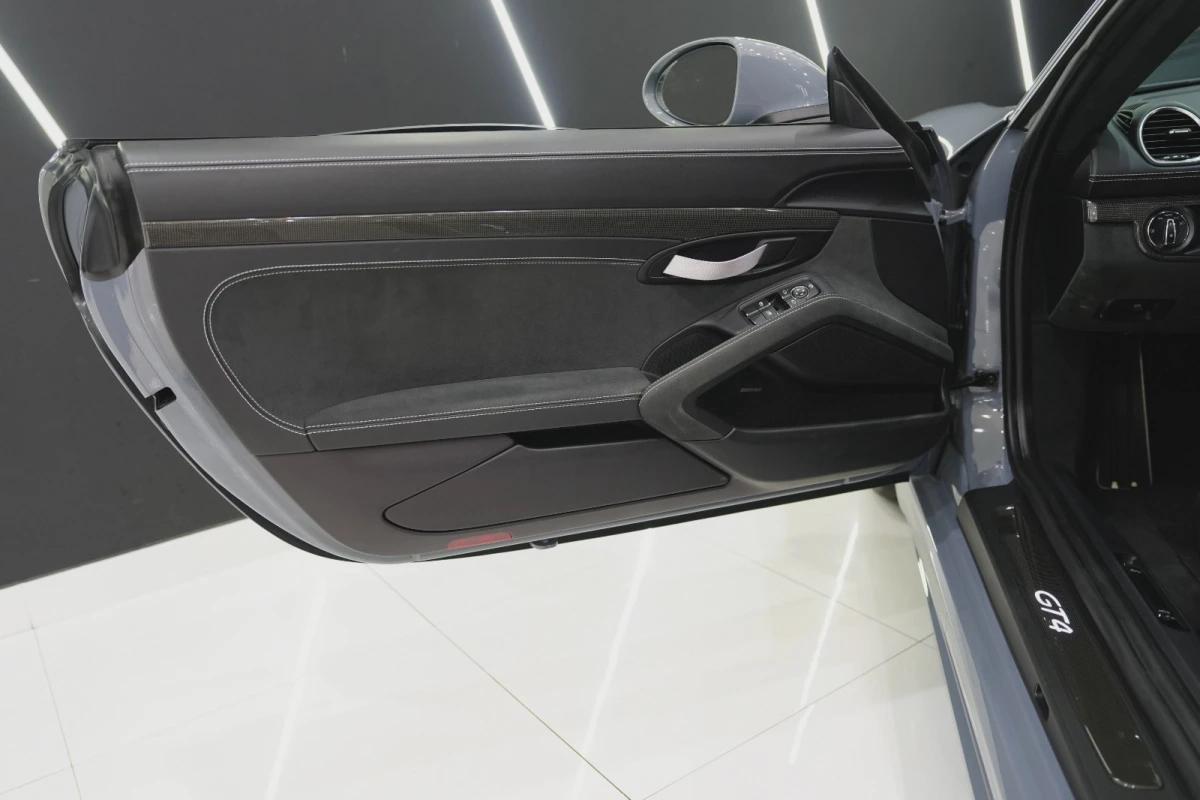 Porsche Cayman GT4-4-4