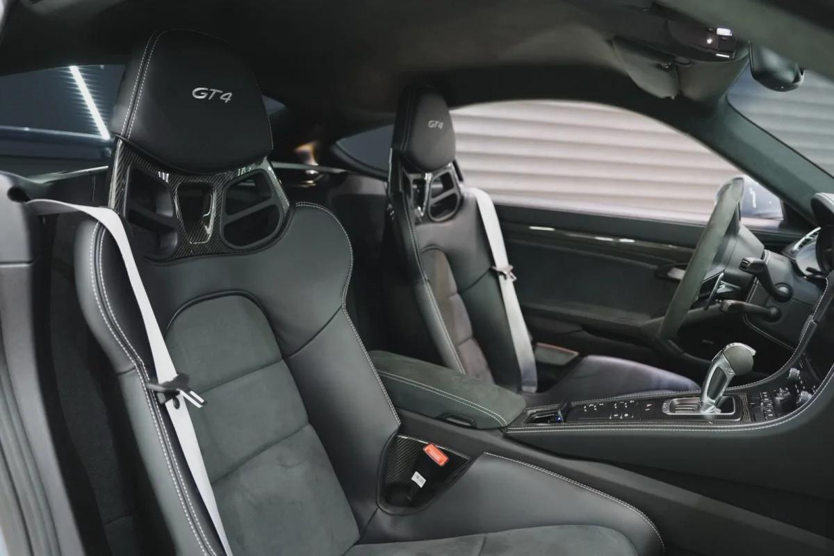 Porsche Cayman GT4-3-3