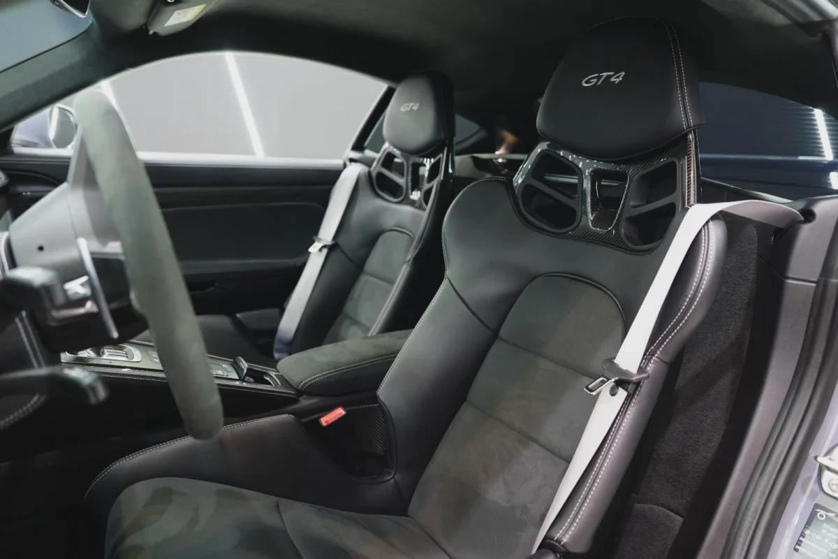 Porsche Cayman GT4-12-12