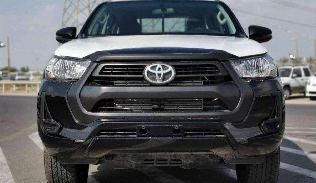 Toyota Hilux Toyota hilux 2.4L diesel mid option MY2025-2-2