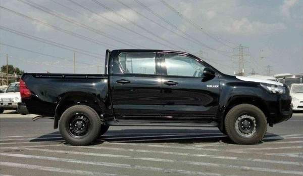 Toyota Hilux Toyota hilux 2.4L diesel mid option MY2025
