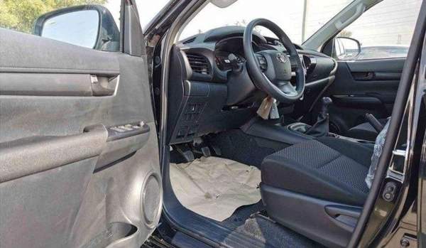 Toyota Hilux Toyota hilux 2.4L diesel mid option MY2025