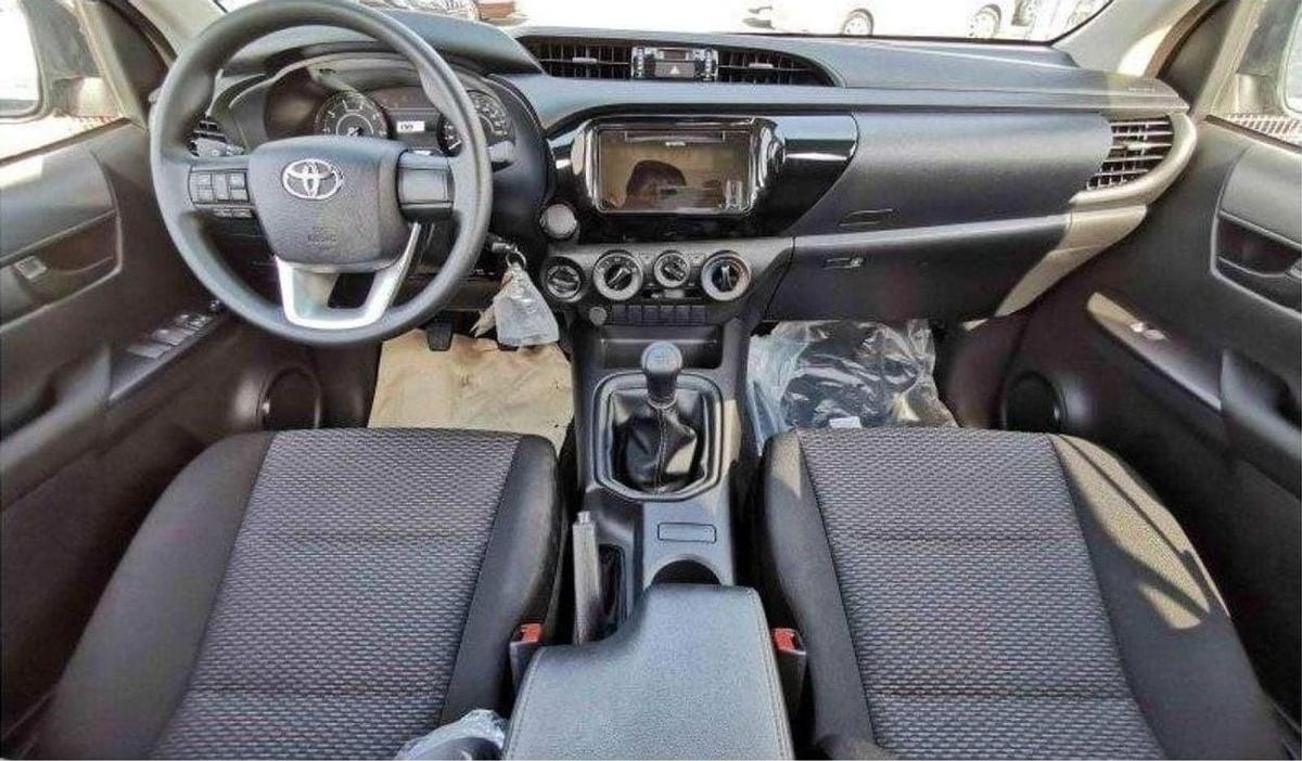 Toyota Hilux Toyota hilux 2.4L diesel mid option MY2025-19-19