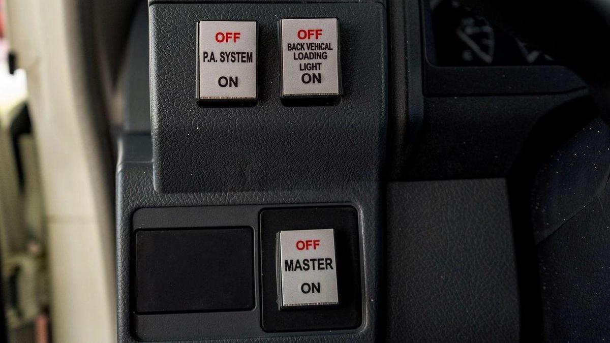 Toyota Land Cruiser 70 Toyota LC78 Hard Top Ambulance 4.2L V6 Diesel MT MY2025 for export only-19-19