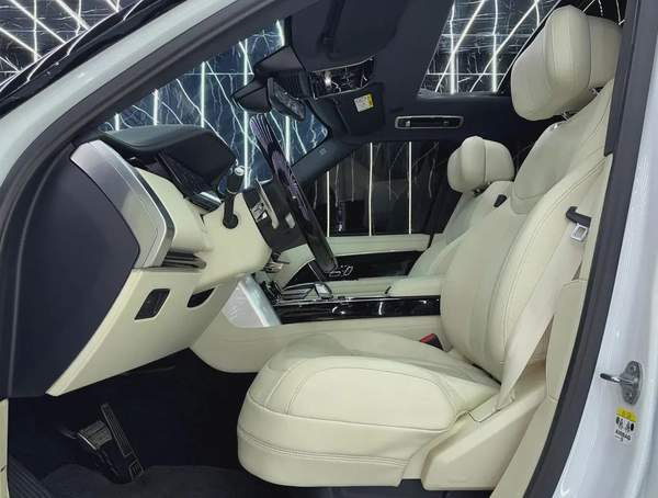 Land Rover Range Rover P530 Autobiography 2023 GCC specs for 599,000.00 AED