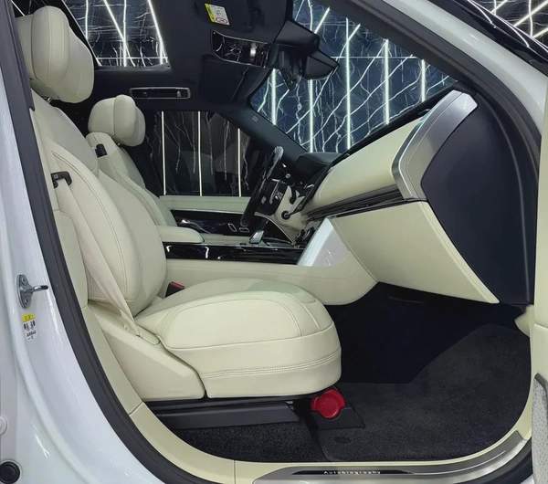 Land Rover Range Rover P530 Autobiography 2023 GCC specs for 599,000.00 AED