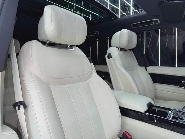 Land Rover Range Rover P530 Autobiography 2023 GCC specs for 599,000.00 AED