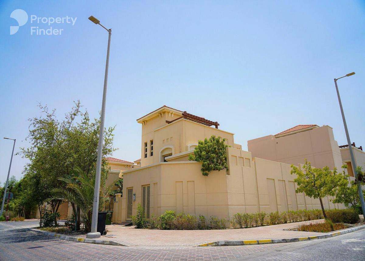 Single Row 4BR TH| Next to Corner |Prime Location-18-18