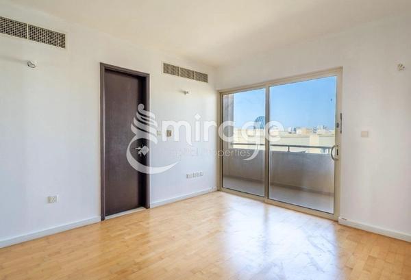 Single Row 4BR TH| Next to Corner |Prime Location