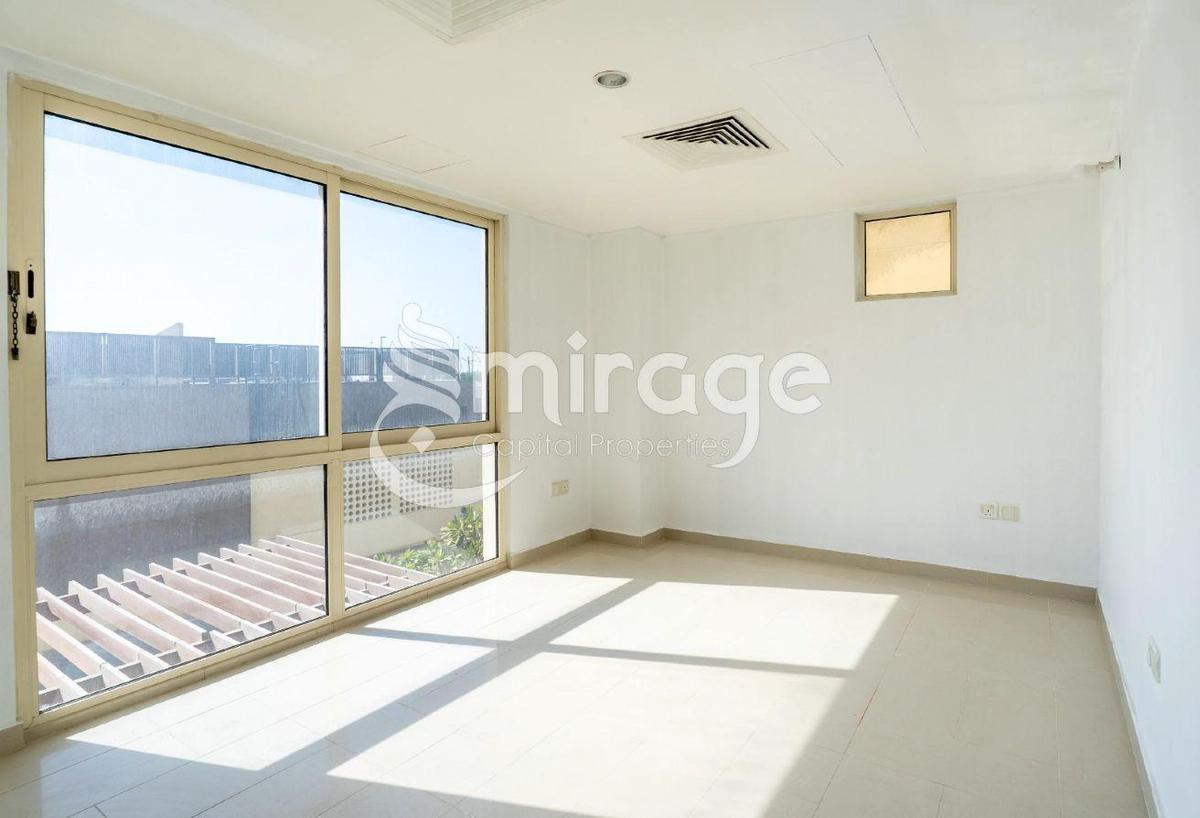 Single Row 4BR TH| Next to Corner |Prime Location-15-15