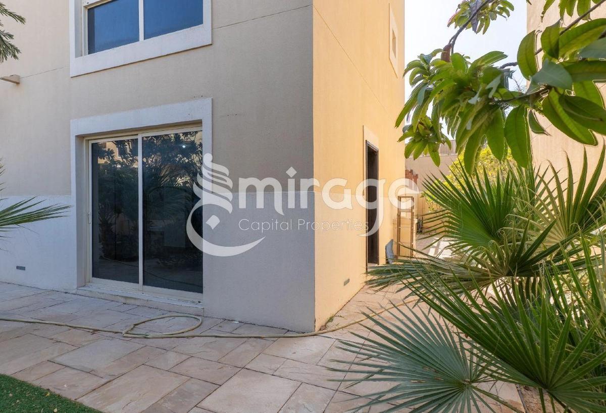 Single Row 4BR TH| Next to Corner |Prime Location-13-13