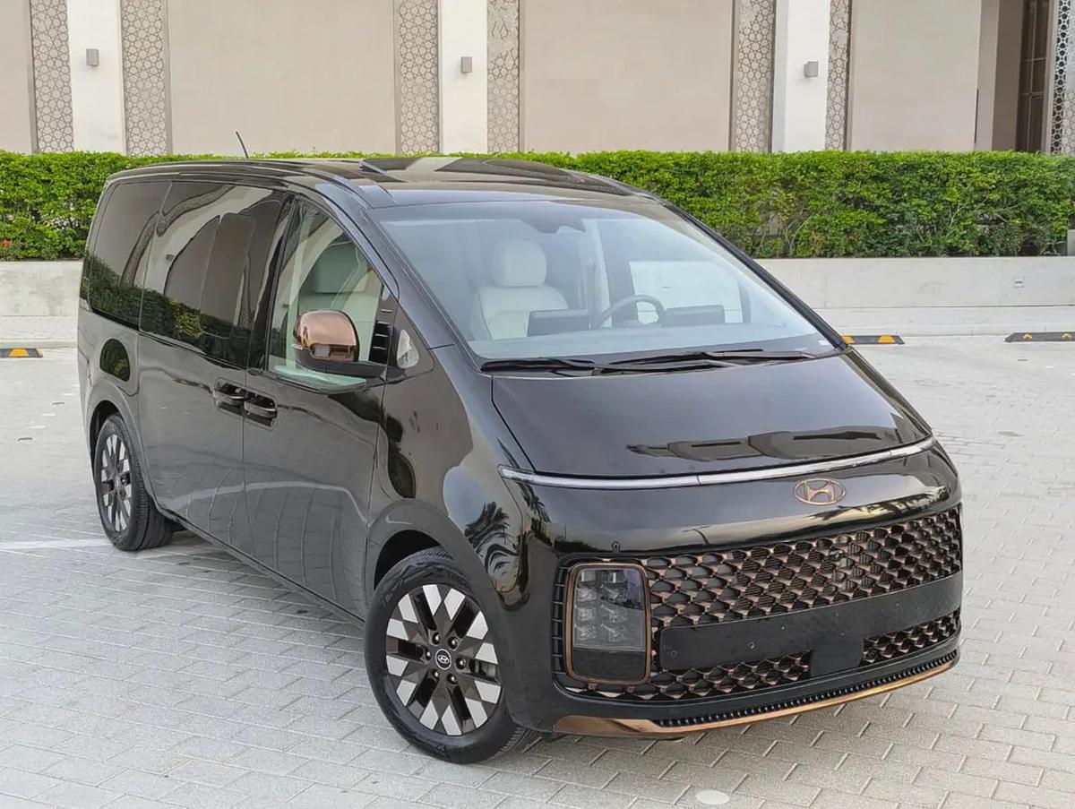 Hyundai Staria Luxury 2022 DIESEL - Korean Specs - Perfect Family Car-0-0