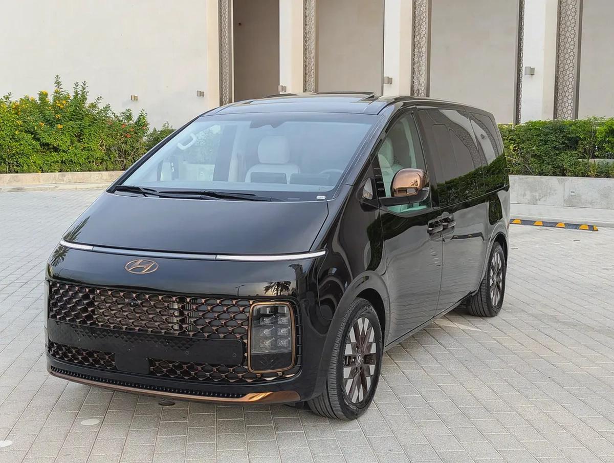 Hyundai Staria Luxury 2022 DIESEL - Korean Specs - Perfect Family Car-1-1