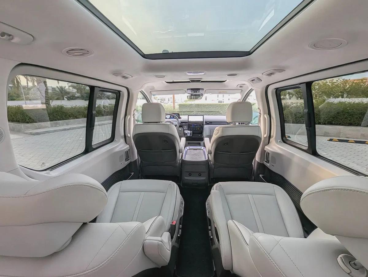 Hyundai Staria Luxury 2022 DIESEL - Korean Specs - Perfect Family Car-3-3