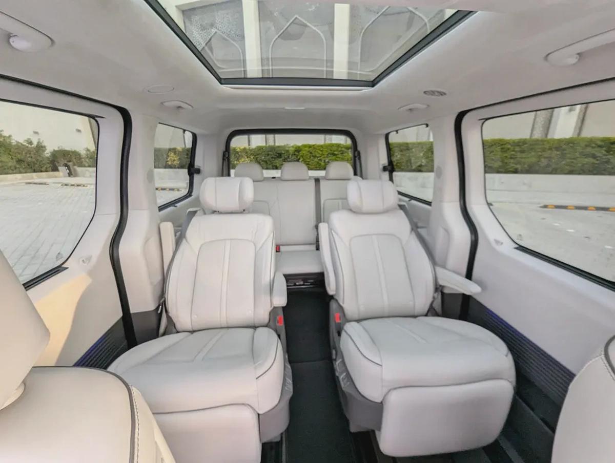 Hyundai Staria Luxury 2022 DIESEL - Korean Specs - Perfect Family Car-4-4