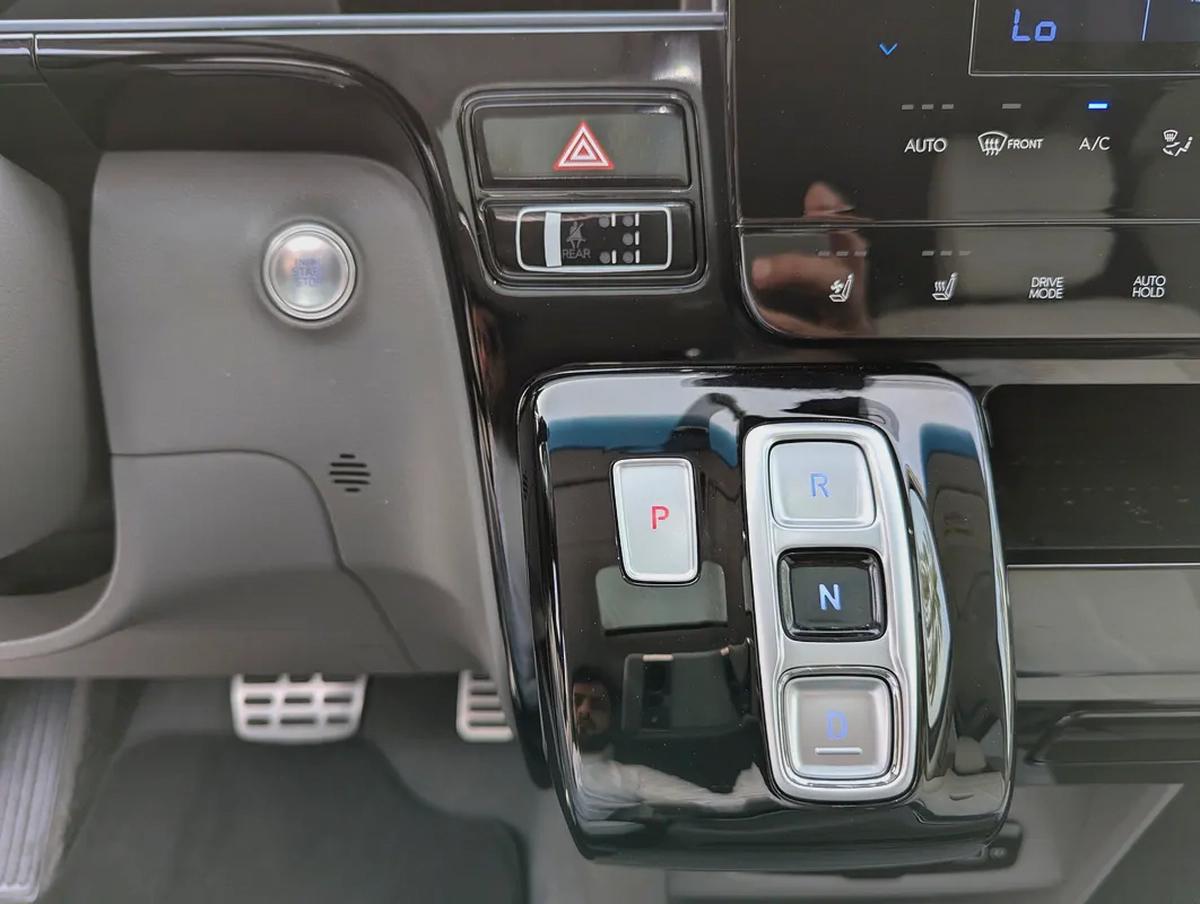 Hyundai Staria Luxury 2022 DIESEL - Korean Specs - Perfect Family Car-7-7