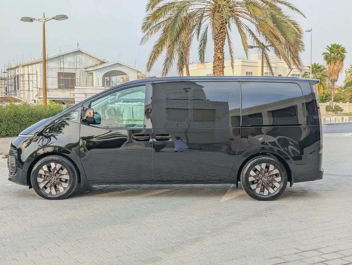 Hyundai Staria Luxury 2022 DIESEL - Korean Specs - Perfect Family Car-14-14