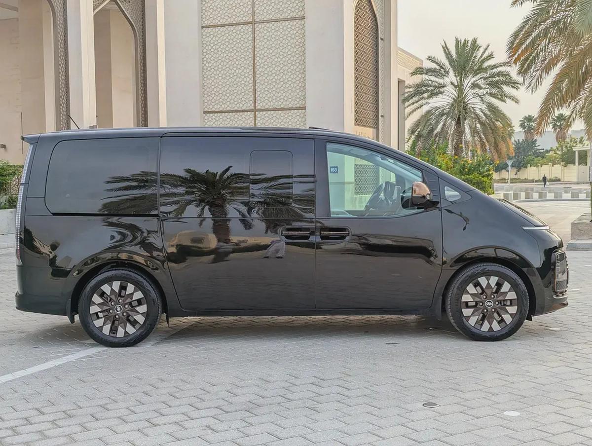 Hyundai Staria Luxury 2022 DIESEL - Korean Specs - Perfect Family Car-17-17