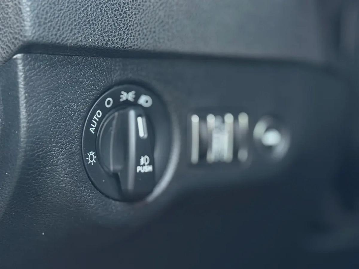 2020 Dodge Charger SXT Plus - American Specs --11-11