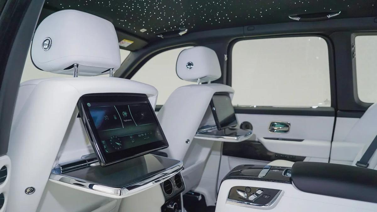 Cullinan Black Badge | AED 22,970 PM | Up to 3 Years unlimited Warranty |-4-4