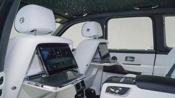 Cullinan Black Badge | AED 22,970 PM | Up to 3 Years unlimited Warranty |