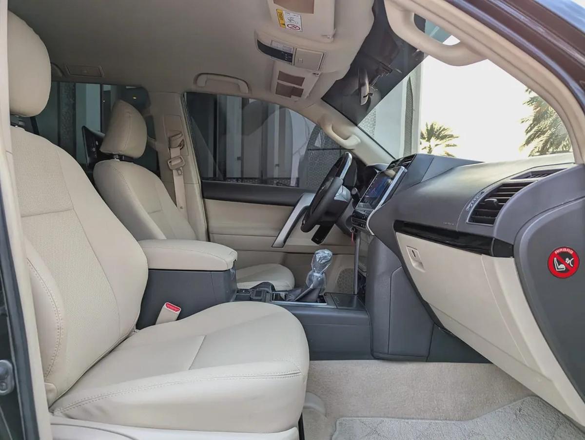 TOYOTA PRADO 2020 V4 2.7L GCC IN EXCELLENT CONDITION-5-5