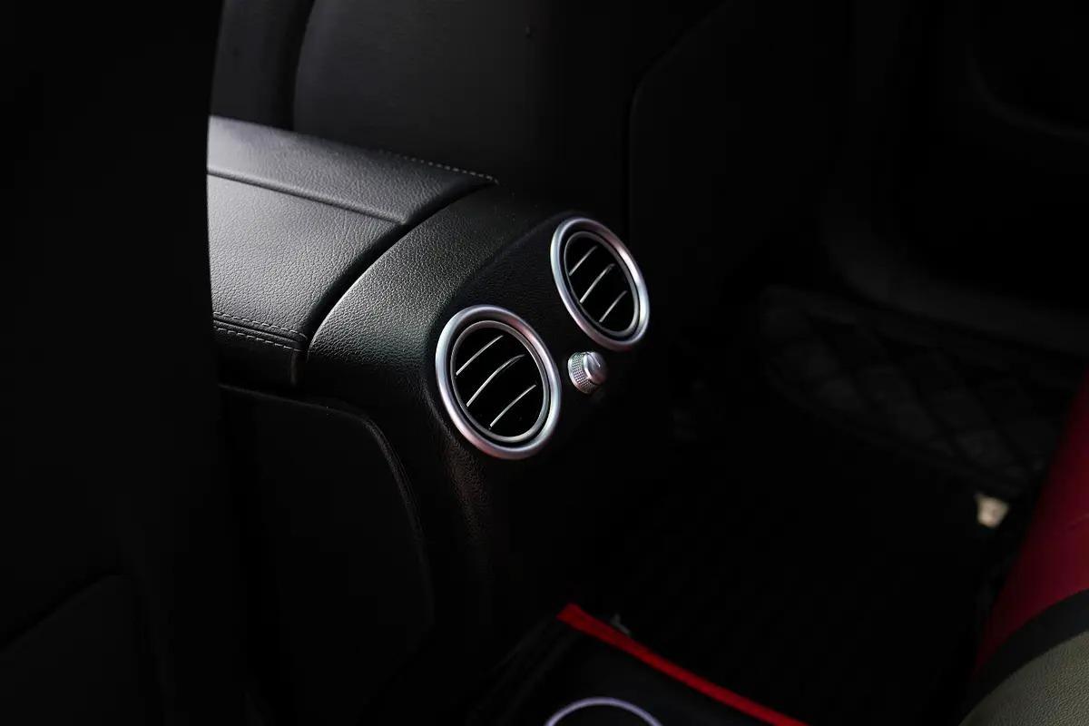 Mercedes-Benz GLC 300 4MATIC 2020 - American Specs-3-3