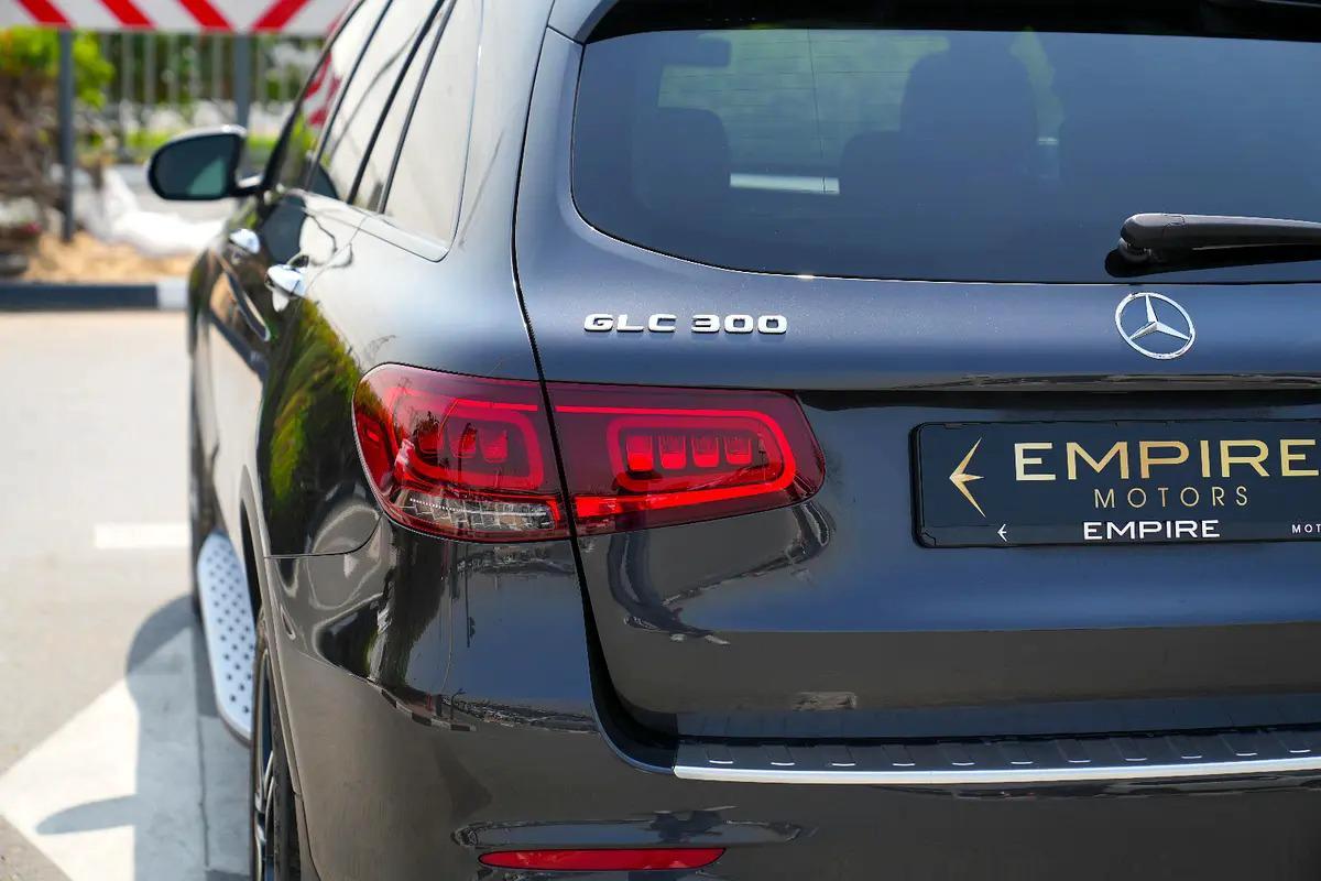 Mercedes-Benz GLC 300 4MATIC 2020 - American Specs-4-4