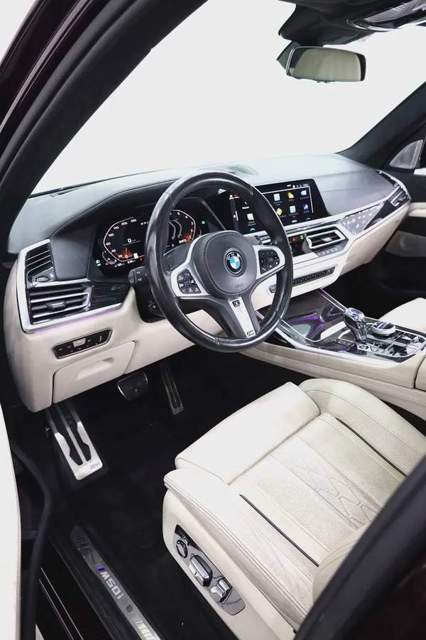 BMW X7 M SPORT 50i - 7 SEATER - MERIN IVORY WHITE AND FINEWOOD TRIM FINELINE IN INTERIOR