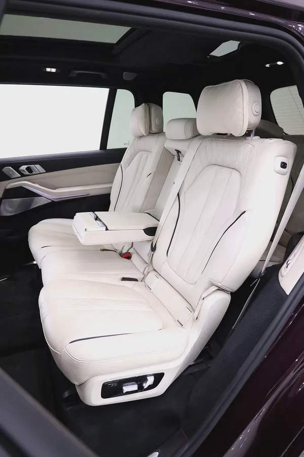 BMW X7 M SPORT 50i - 7 SEATER - MERIN IVORY WHITE AND FINEWOOD TRIM FINELINE IN INTERIOR