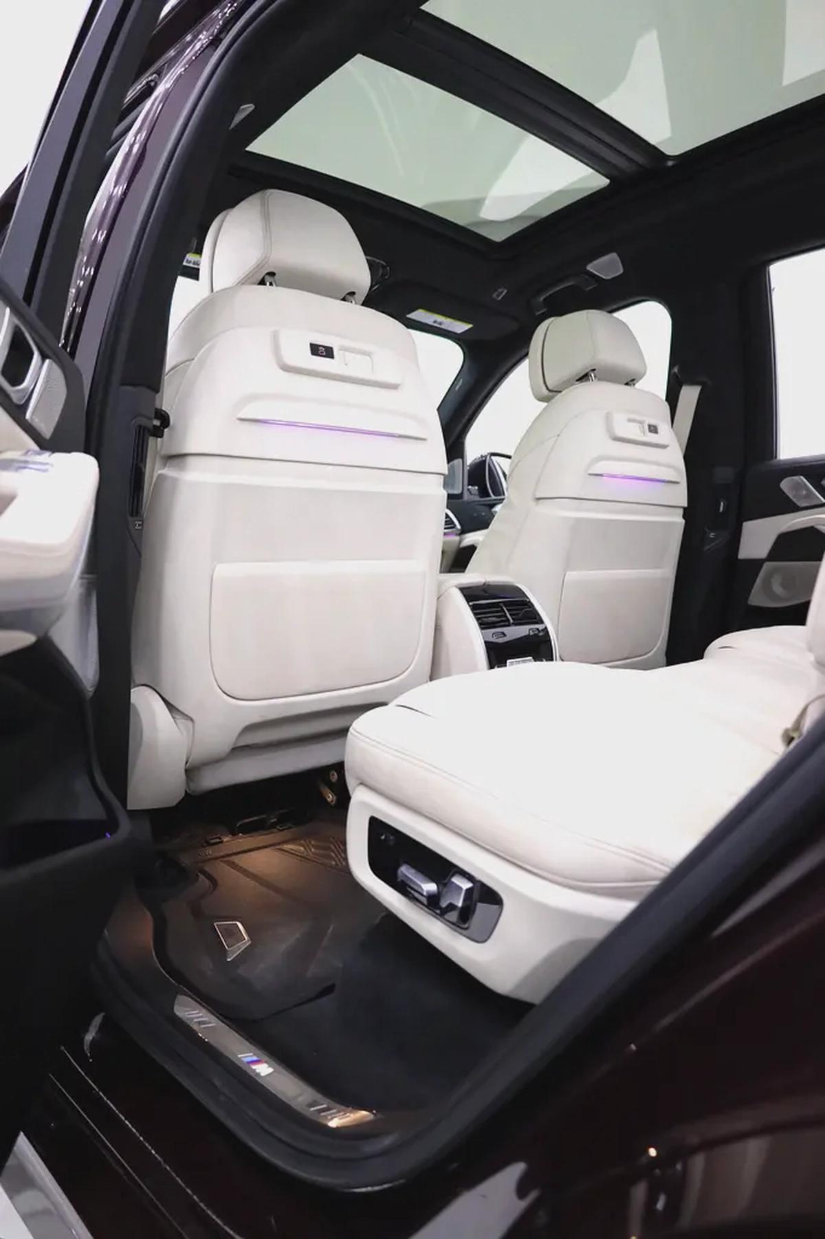 BMW X7 M SPORT 50i - 7 SEATER - MERIN IVORY WHITE AND FINEWOOD TRIM FINELINE IN INTERIOR-8-8