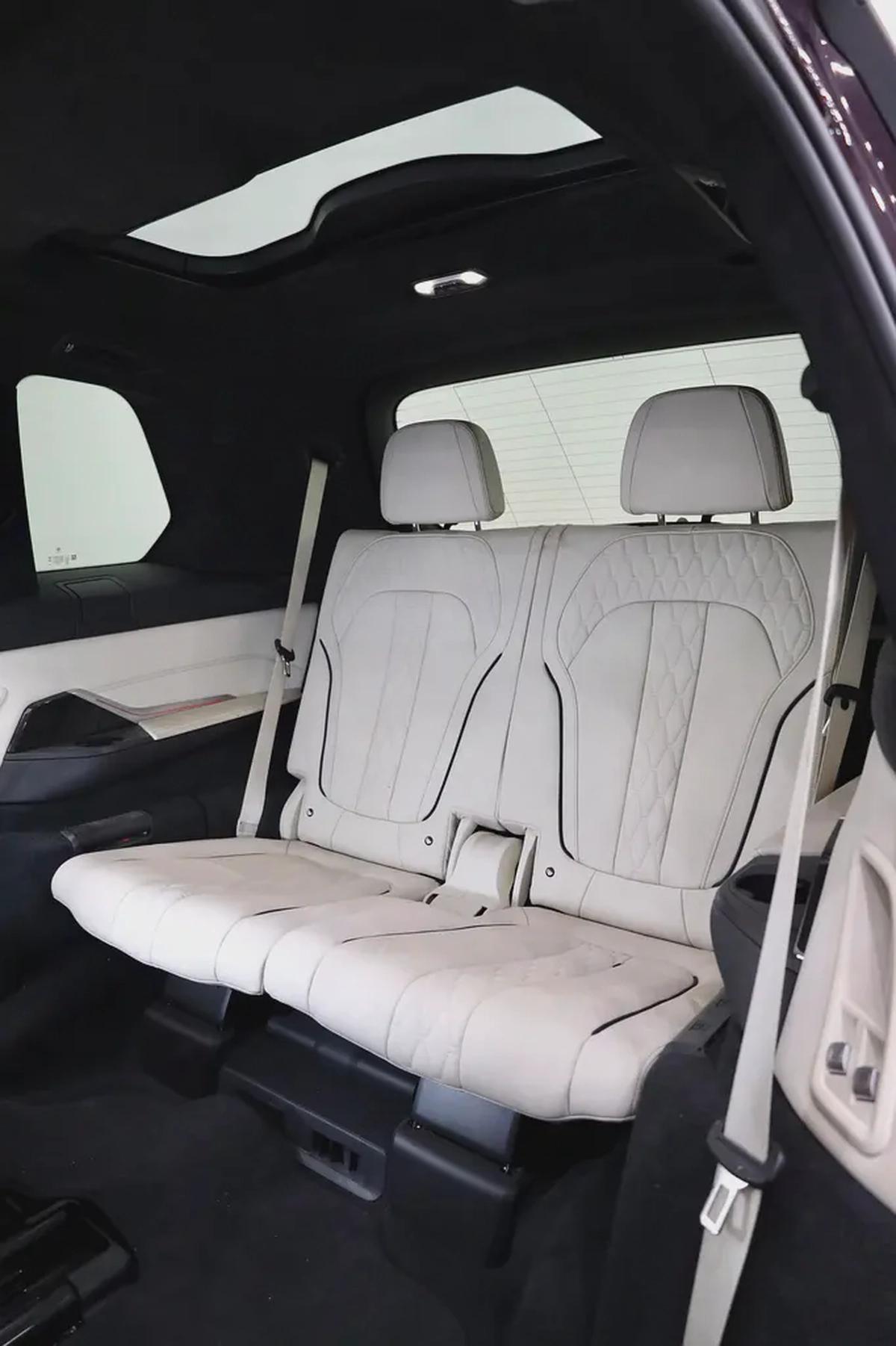 BMW X7 M SPORT 50i - 7 SEATER - MERIN IVORY WHITE AND FINEWOOD TRIM FINELINE IN INTERIOR-10-10