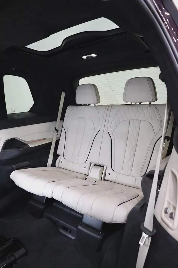 BMW X7 M SPORT 50i - 7 SEATER - MERIN IVORY WHITE AND FINEWOOD TRIM FINELINE IN INTERIOR