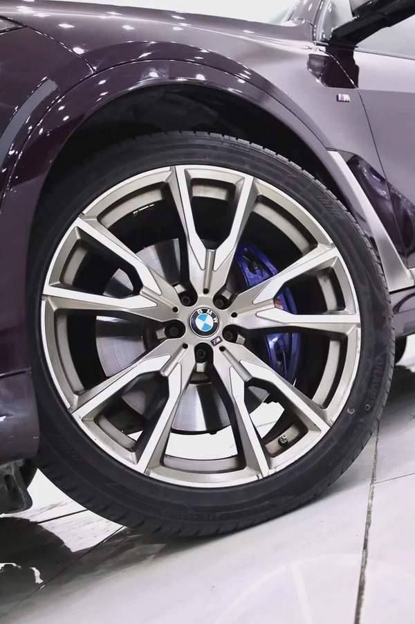 BMW X7 M SPORT 50i - 7 SEATER - MERIN IVORY WHITE AND FINEWOOD TRIM FINELINE IN INTERIOR