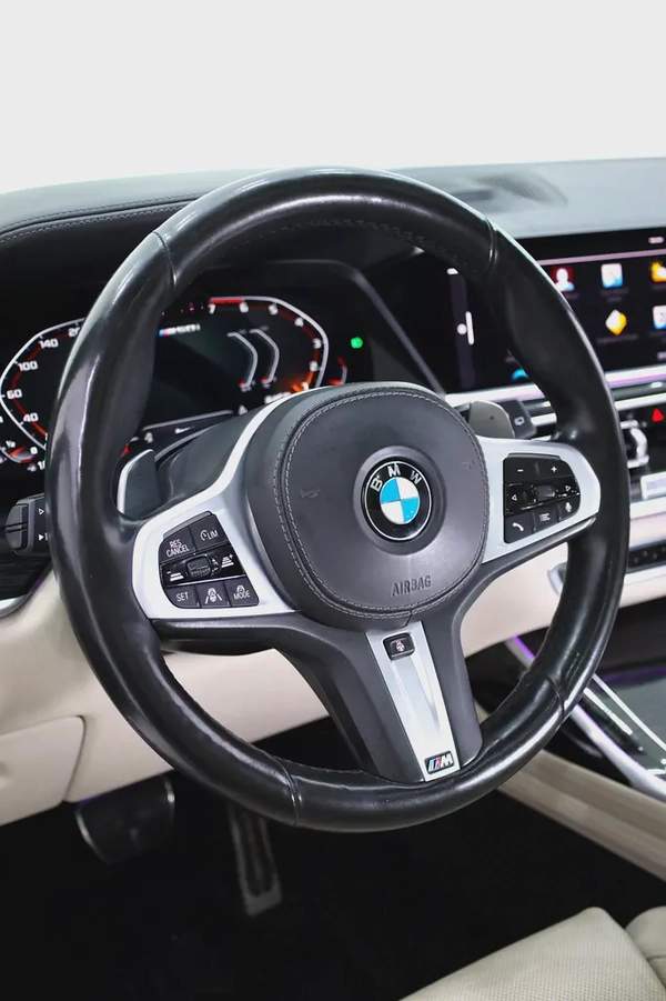 BMW X7 M SPORT 50i - 7 SEATER - MERIN IVORY WHITE AND FINEWOOD TRIM FINELINE IN INTERIOR