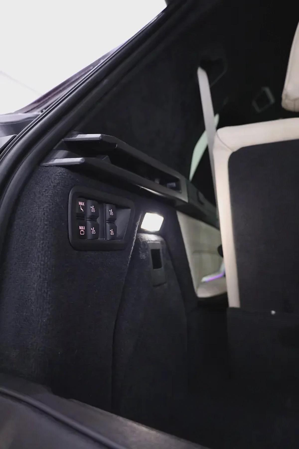 BMW X7 M SPORT 50i - 7 SEATER - MERIN IVORY WHITE AND FINEWOOD TRIM FINELINE IN INTERIOR-18-18