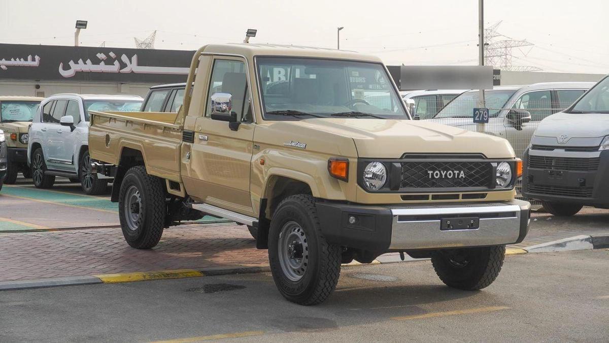 Toyota Land Cruiser Pick Up LX 4.0L V6 SINGLE CABIN A/T-0-0