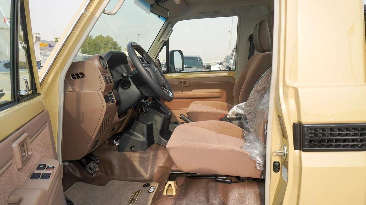 Toyota Land Cruiser Pick Up LX 4.0L V6 SINGLE CABIN A/T-10-10