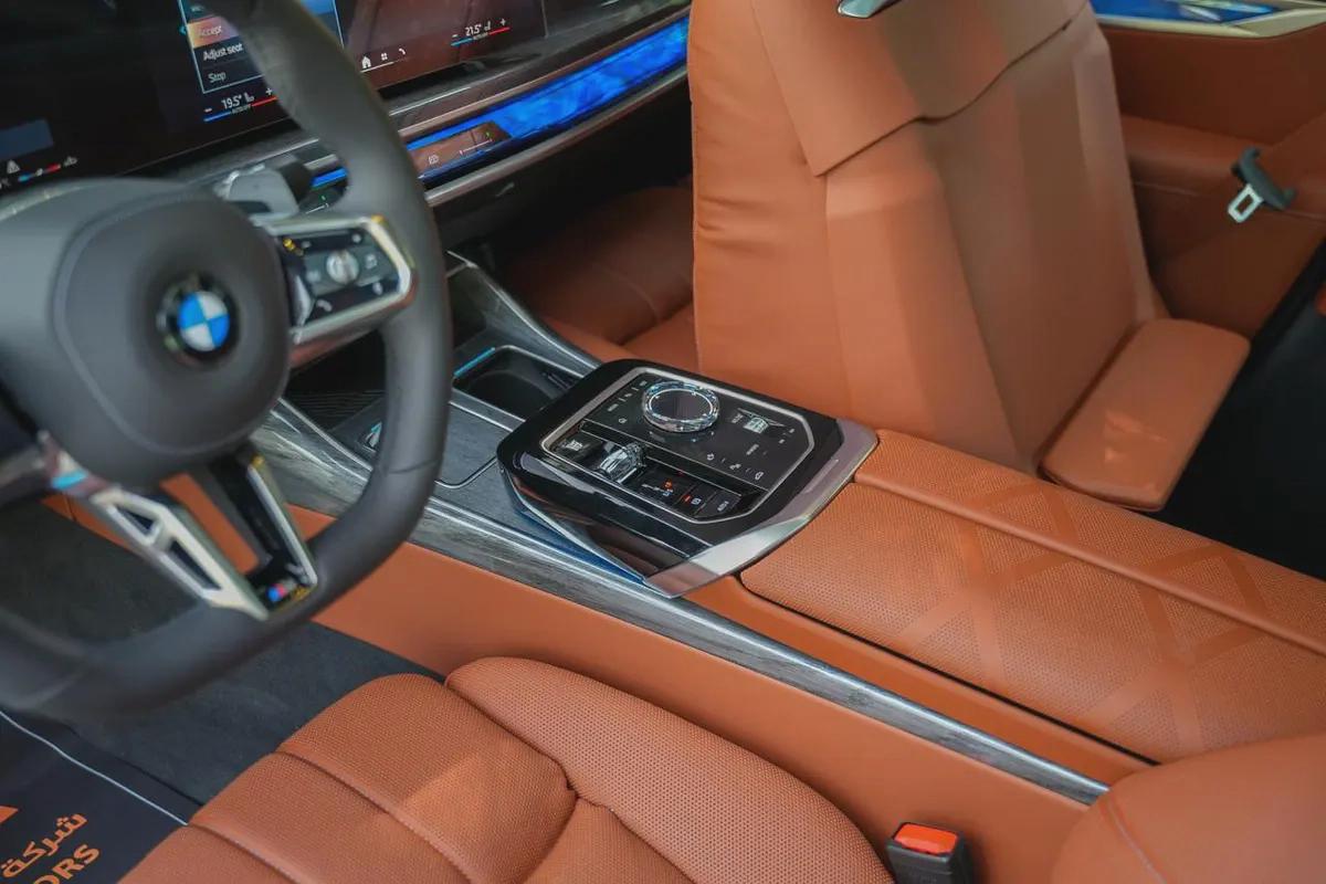 BMW 740i M Sport Individual – 2026 | GCC | Only 2,096 KM | AED 449,000-5-5