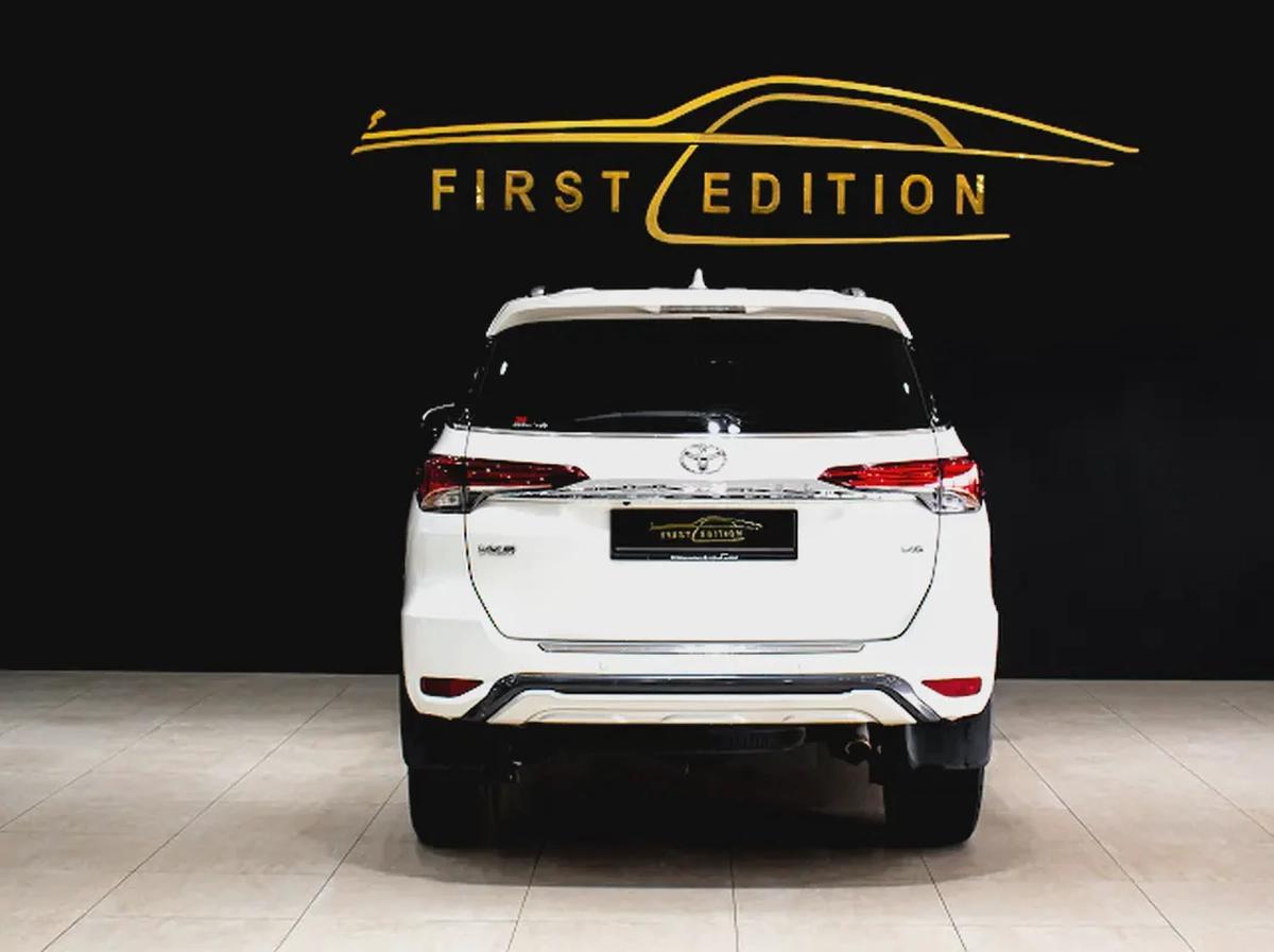 2019 ll Toyota fortuner ll VXR - V6 ll Gcc ll Full Option ll Single Owner-5-5