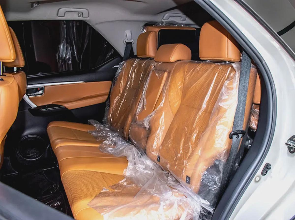 2019 ll Toyota fortuner ll VXR - V6 ll Gcc ll Full Option ll Single Owner-7-7