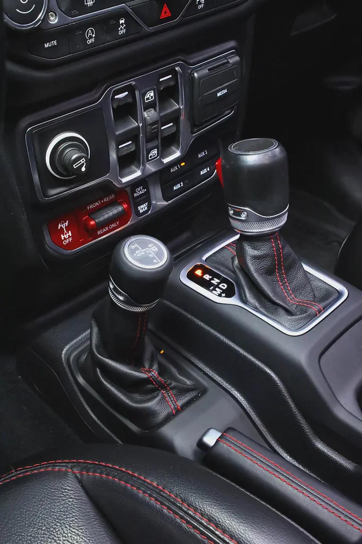 JEEP GLADIATOR GCC 1 of 300 RUBICON LAUNCH EDITION + 4x4 TRAIL RATED + FULLY LOADED-5-5