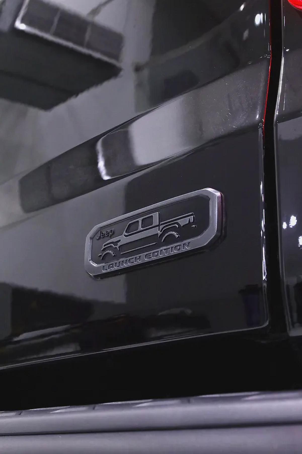 JEEP GLADIATOR GCC 1 of 300 RUBICON LAUNCH EDITION + 4x4 TRAIL RATED + FULLY LOADED-9-9