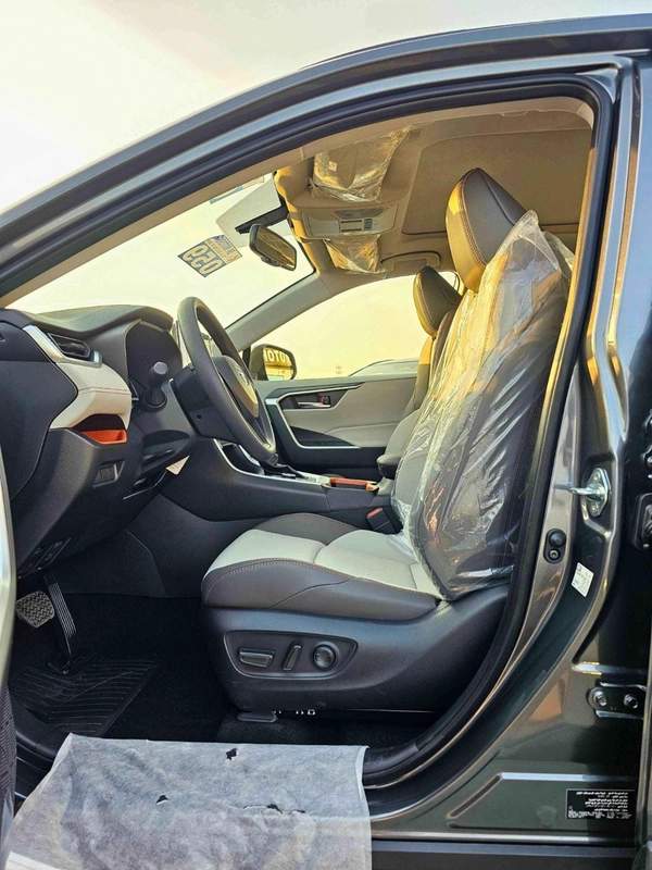 Toyota RAV4 ADVENTURE / 2.5L PETROL 4WD / PANORAMIC ROOF / LEATHER WITH DRIVER POWER SEAT (CODE # RADVP)