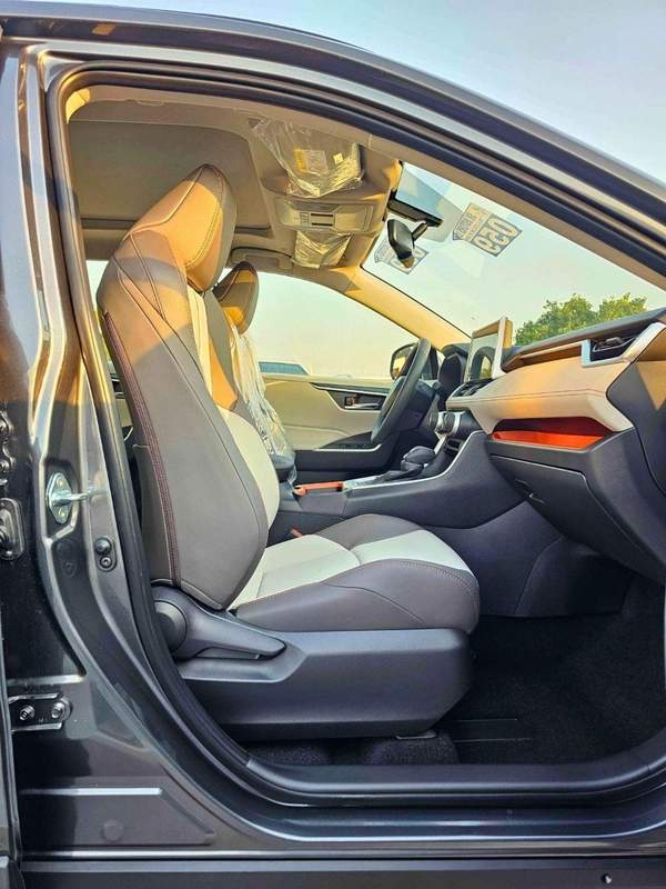 Toyota RAV4 ADVENTURE / 2.5L PETROL 4WD / PANORAMIC ROOF / LEATHER WITH DRIVER POWER SEAT (CODE # RADVP)