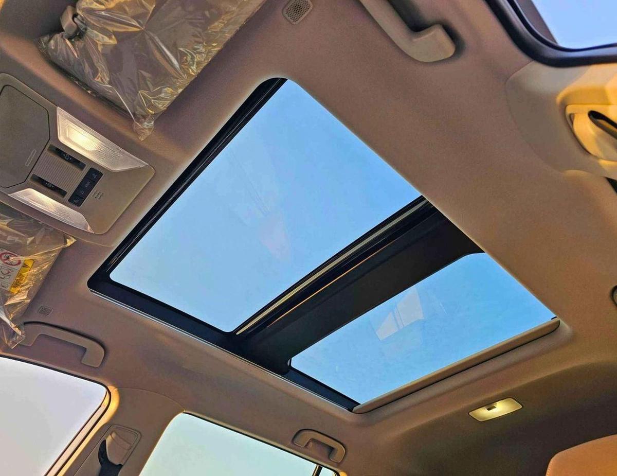 Toyota RAV4 ADVENTURE / 2.5L PETROL 4WD / PANORAMIC ROOF / LEATHER WITH DRIVER POWER SEAT (CODE # RADVP)-15-15